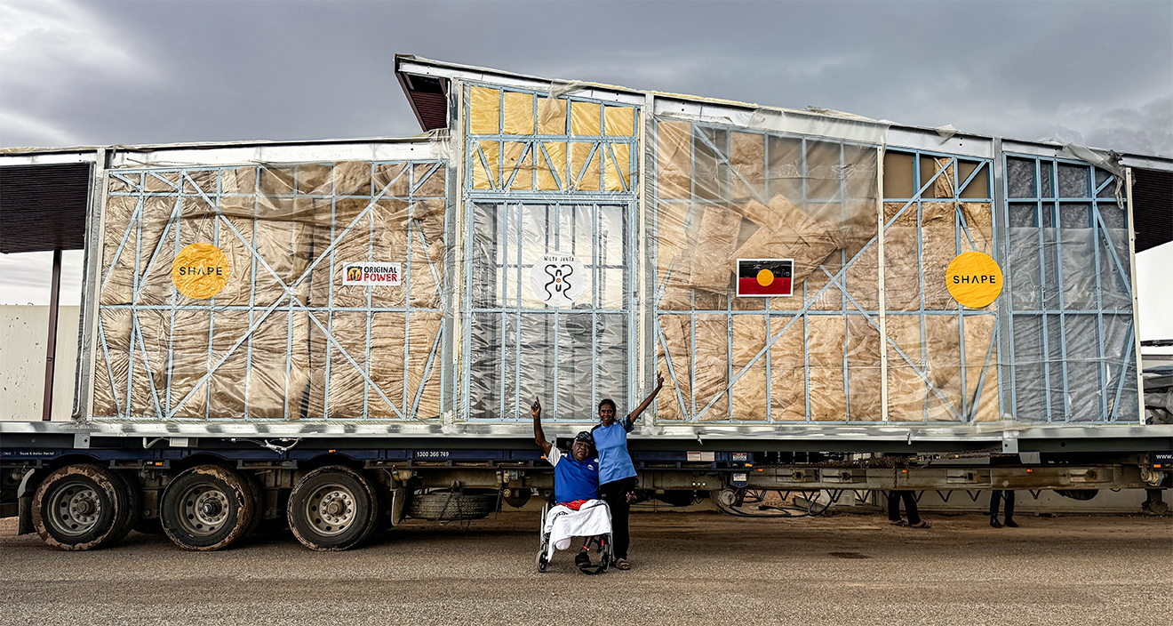 The new home arrives on 5 flat back trucks - an era defining construction in Tennant Creek